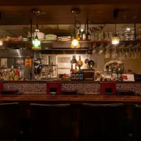 お一人さまでのお洒落飲み会大歓迎です。しっぽりスペイン料理とお酒を味わいませんか。