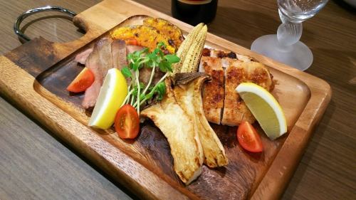 The owner's recommended charcoal-grilled dishes, carefully and slowly cooked to perfection!!