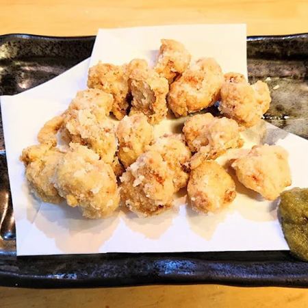 なんこつの唐揚げ/スルメの天ぷら/とうもろこしの天ぷら/なすの天ぷら/とり皮せんべい(塩・タレ)　各