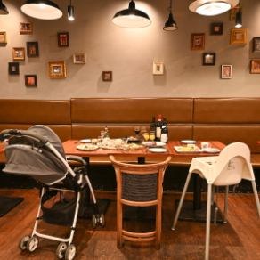 ママ会や女子会にはキッズチェアやキッズプレートのご用意も◎お子様連れでも安心してお寛ぎ頂けます！テーブル席は4名様まで7席ご用意！