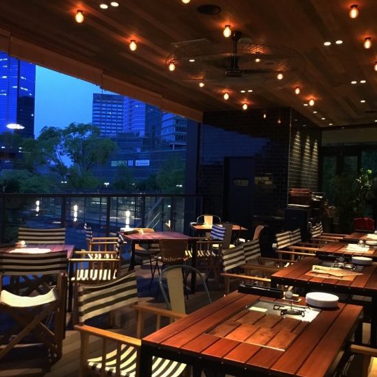 テラス席にご用意しております！夜は一層オシャレな雰囲気に♪