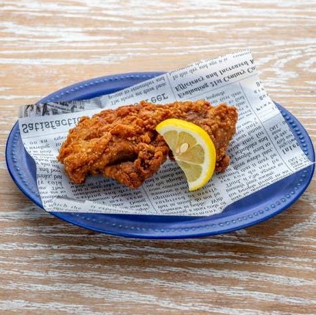 特製スパイスのフライドチキン