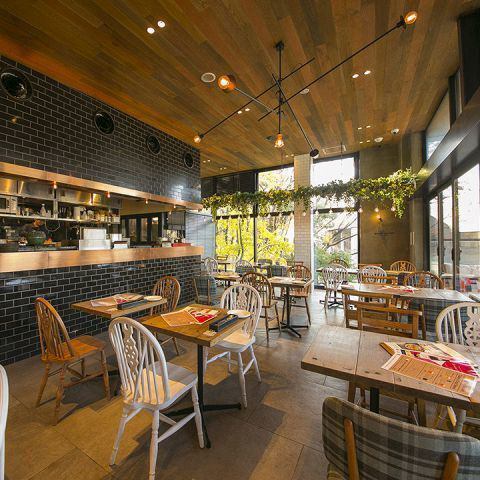 一家融合纽约设计的咖啡馆兼餐厅。
