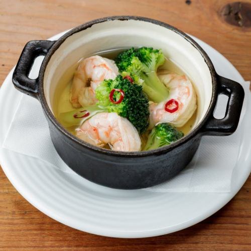 海老とブロッコリーのアヒージョ