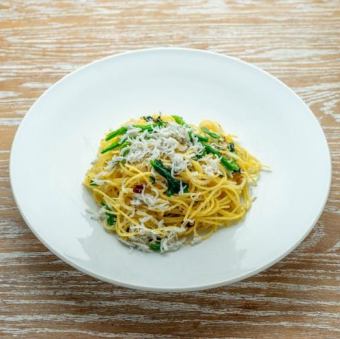 釜揚げしらすとほうれん草のペペロンチーノ