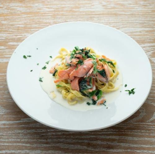 サーモンとほうれん草のクリーム