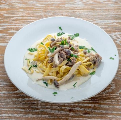 香腸和蘑菇奶油醬