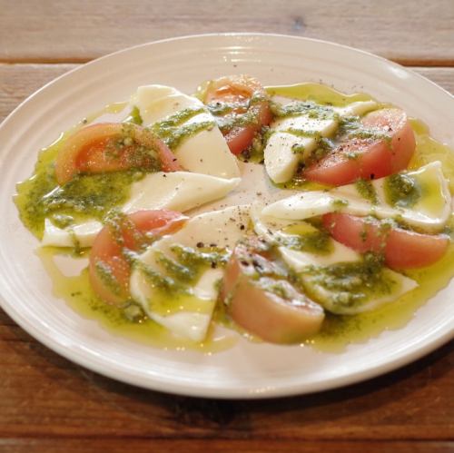 新鮮番茄卡普雷塞沙拉