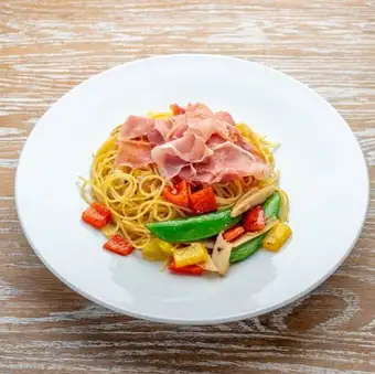 季節野菜と生ハムのペペロンチーノ