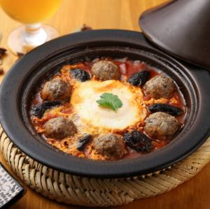 미트볼과 자두의 타진 (빵 포함)
