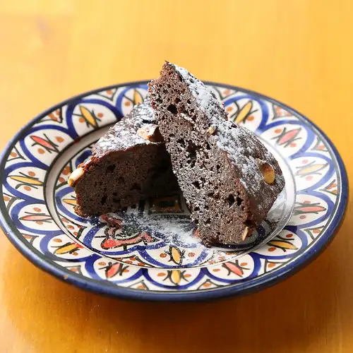 *Brownies with chunky nuts*