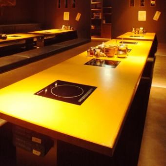 We have sunken kotatsu seats that allow you to sit comfortably at the tables, so we welcome customers of all ages, from families with small children to the elderly.*The photo is of a related store