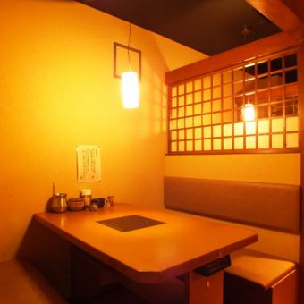 A Japanese-style space where you can relax and enjoy your meal. *The photo is of a sister store.