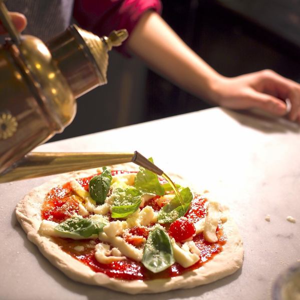 If you come to VINDOME, have a pizza! There is a wide variety of ingredients that can only be tasted here and the dough that is particular about deliciousness.