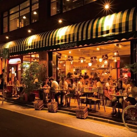 おしゃれな店内で宴会を♪夜風を浴びながら至福の時間を♪