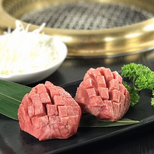 [Thick-sliced Japanese black beef tongue] Luxuriously thick-sliced beef tongue that can only be obtained in small amounts from one cow♪ Once you eat it, you'll be hooked