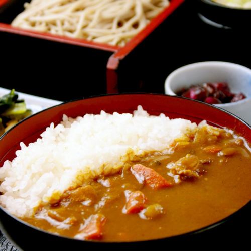 蕎麦屋の手作りカレー丼と蕎麦のセット