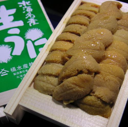 ◆Very popular! A whole raw sea urchin small box, an option limited to assorted sashimi!