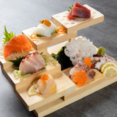 Luxurious assortment of seven kinds of fresh fish