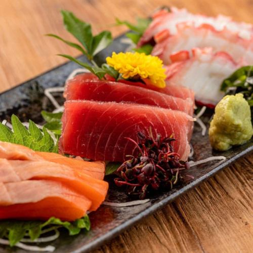 Assortment of three kinds of seasonal sashimi