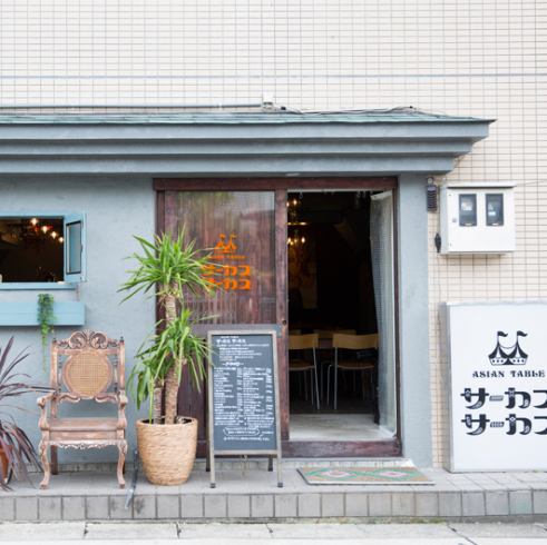 広々としたテーブル席やソファー席で女子会もできます。