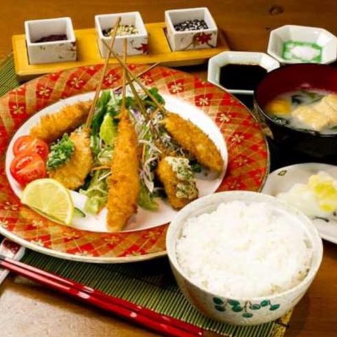 五种串配米饭和豆浆汤！炸串午餐1000日元