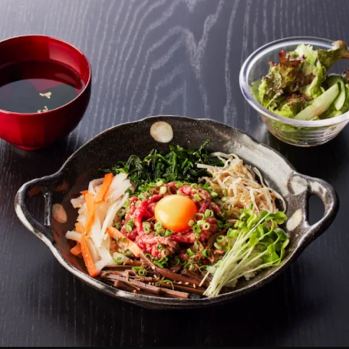 【아와지 소의 풍부한 맛을 다이렉트에】신선도 발군의 최고 아와지 소의 "로스트 비프 유케"2,750엔(부가세 포함)