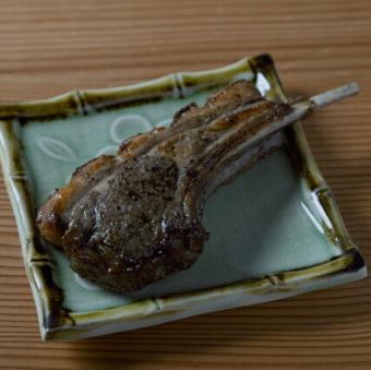ラムチョップの炭焼き (1本)