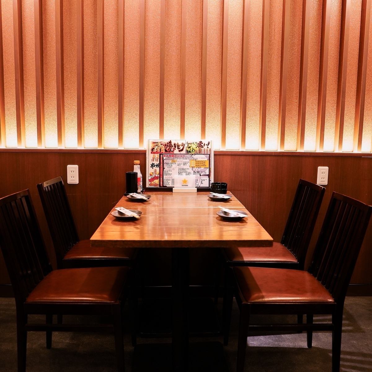 広々ご利用いただけるテーブル席♪カウンター席もご用意！