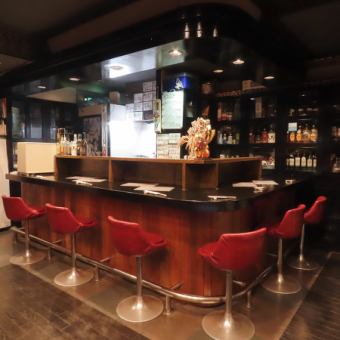 カウンター席で、一人飲みやサクッと食事にも最適！