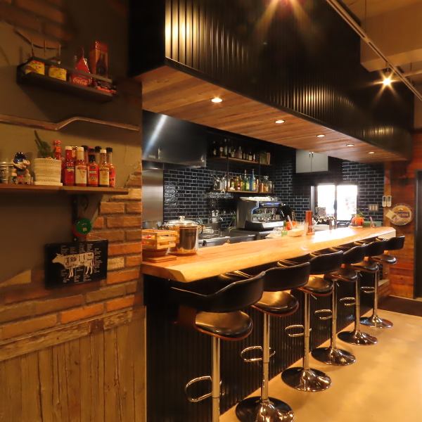 Counter seats with tall chairs.This is also a recommended seat for a date ◎The kitchen is right in front of you, so you are sure to enjoy it with all five senses♪