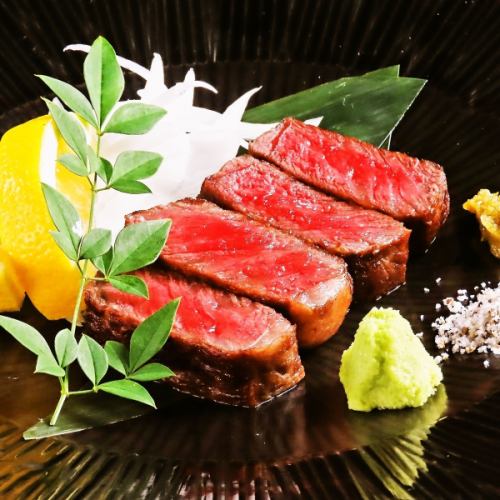 【人気の藁焼きメニュー】黒毛和牛　阿波牛もも肉藁焼き。藁で炙った特別なステーキは藁家88ならではの逸品