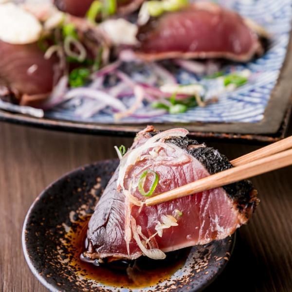 自慢の"鰹の藁焼き"を堪能♪阿波牛や阿波尾鶏の藁焼きなどメニュー充実◎四国の地酒と相性抜群です！