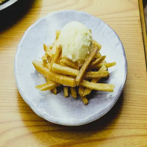Tosa sweet potato sticks and vanilla ice cream