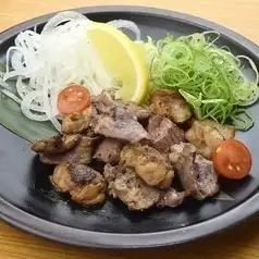 Our most popular meat dish: Straw-grilled chicken offal.Our signature dish, whose rich aroma enhances the delicious flavor of the meat.