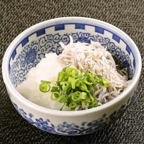 Boiled whitebait with grated daikon radish