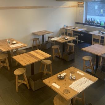 [Table for 4 people] Popular table seats