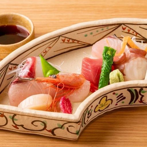 確かな目利きで厳選された旬の海の幸をご用意しております。