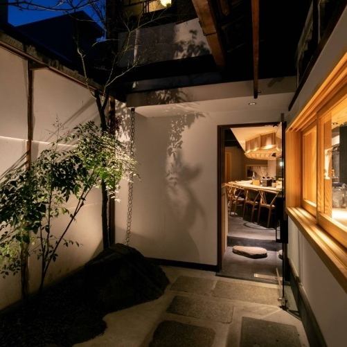 古民家の様な情緒溢れるお店で、心ゆくまでおくつろぎください。