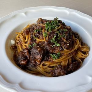 Miso-flavored beef tendon bolognese meat sauce