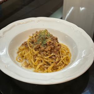 Bolognese-style beef tendon spaghetti with meat sauce