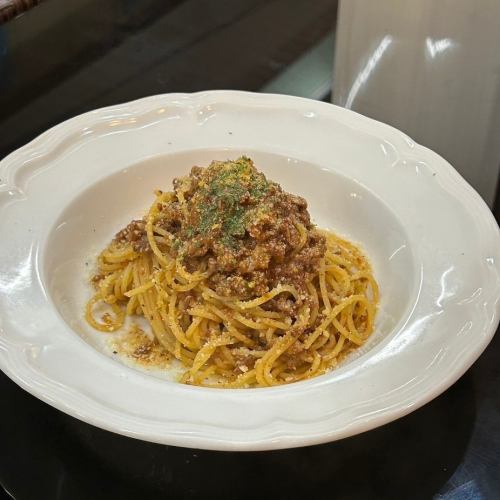 Bolognese-style beef tendon spaghetti with meat sauce