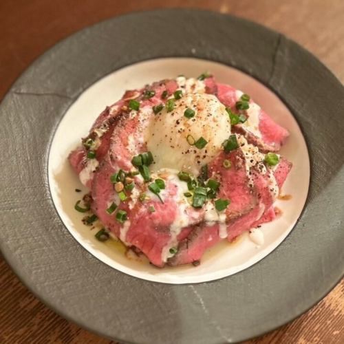 Roast beef rice bowl with soft-boiled egg