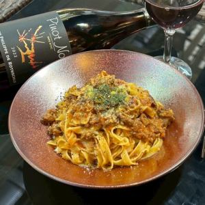Beef tendon Bolognese meat sauce Fresh fettuccine