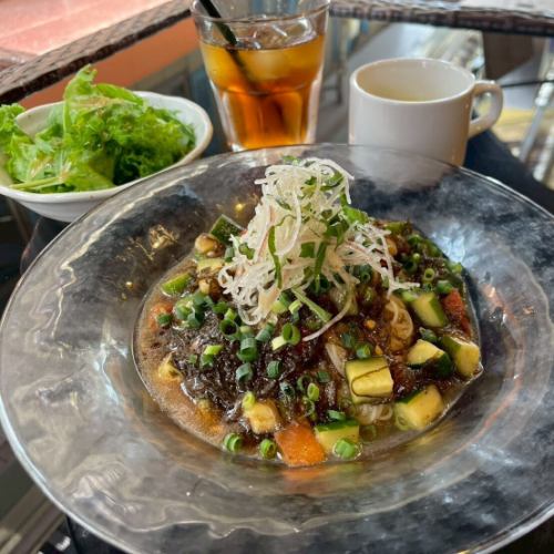 月替わりパスタランチセット~梅ともずくの山形だし風冷製パスタ