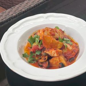 カジキマグロとじゃが芋のトマト煮