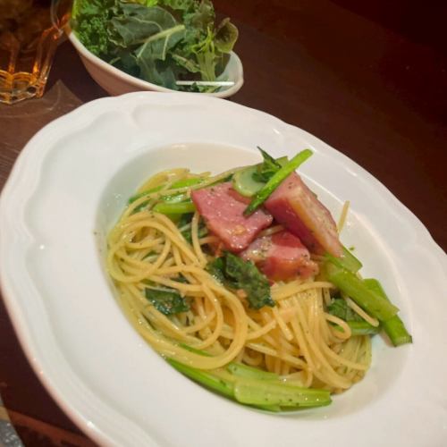 一月份的每月意面午餐套餐——小松菜培根辣椒意面