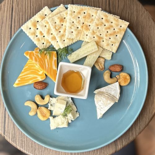 3種のチーズ盛り合わせ