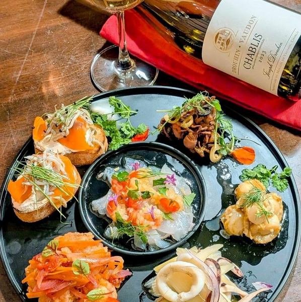 ● 魚介のオードブルから肉料理やパスタまで揃う贅沢な品揃えを心ゆくまで堪能