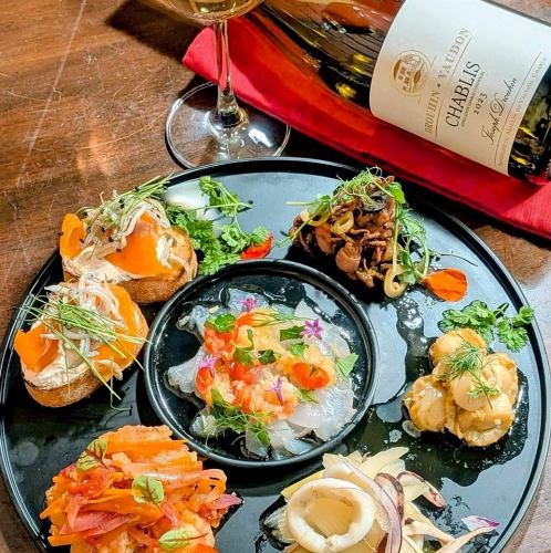 ● 魚介のオードブルから肉料理やパスタまで揃う贅沢な品揃えを心ゆくまで堪能